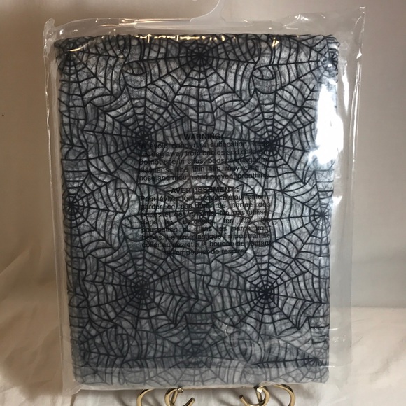 Halloween Party Iridescent Spider Web Tablecloth - Picture 3 of 7